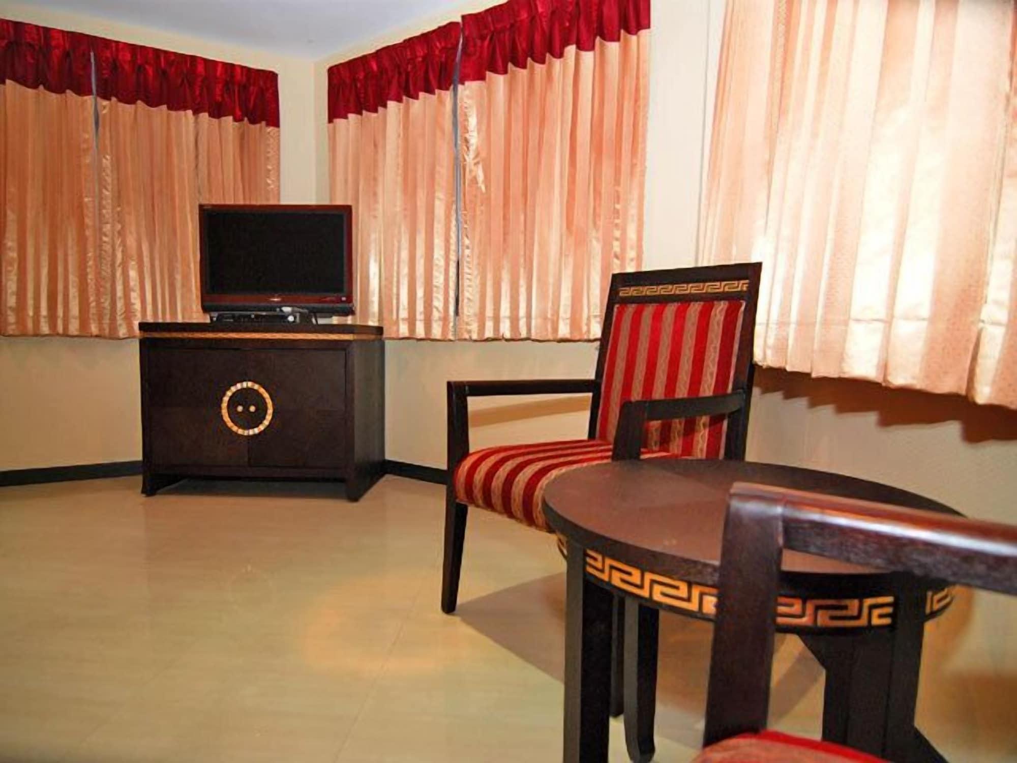 Lucky Palace Hotel Bangkok Zewnętrze zdjęcie