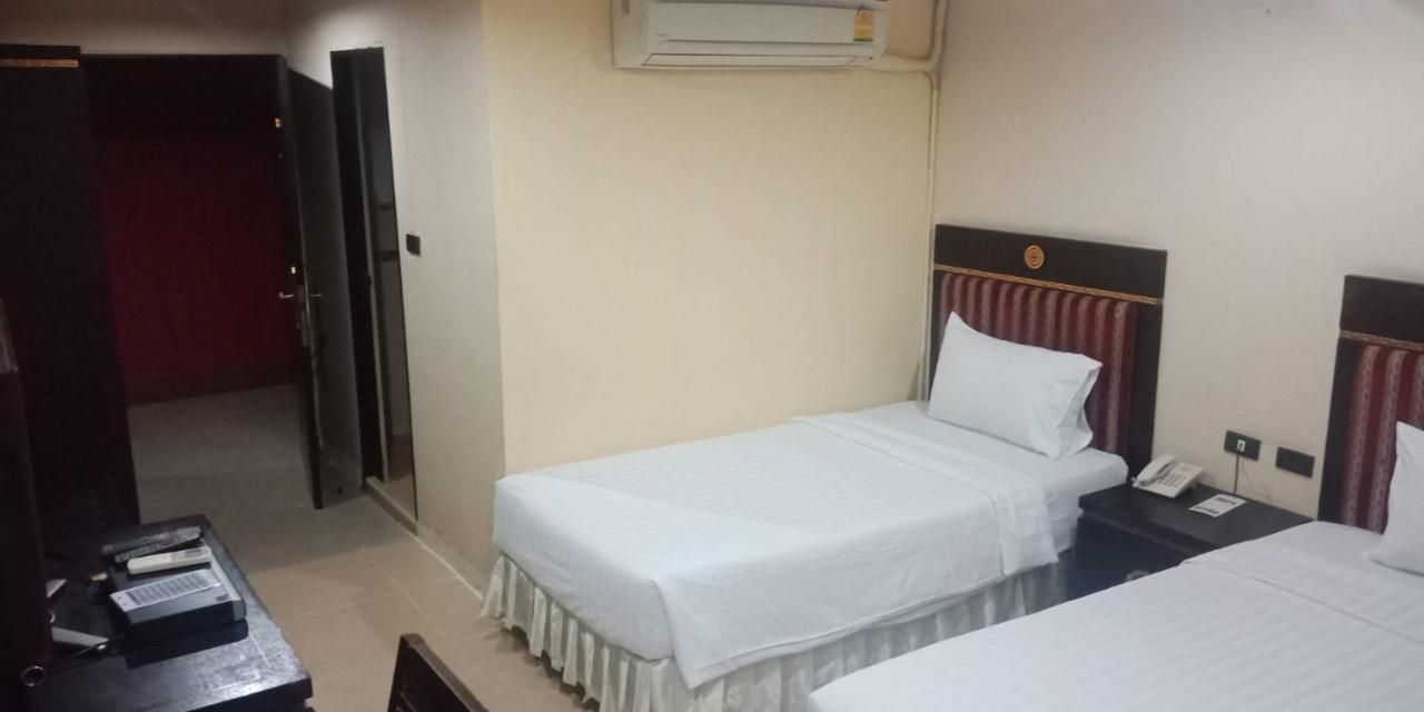 Lucky Palace Hotel Bangkok Zewnętrze zdjęcie