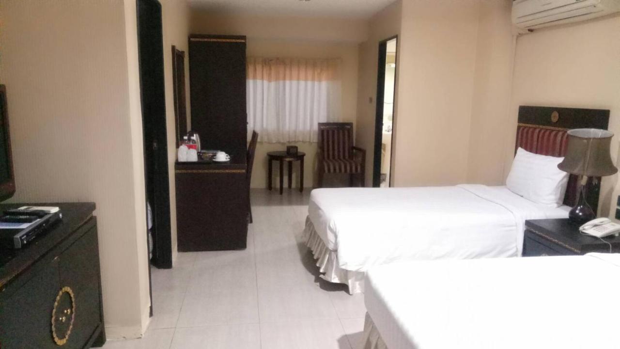 Lucky Palace Hotel Bangkok Zewnętrze zdjęcie